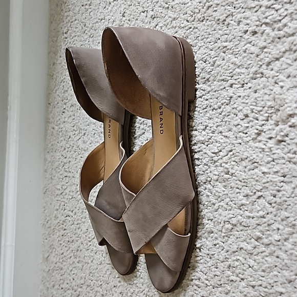 Lucky Brand Gallah Women's Taupe Criss Cross Flats Leather Sandals Size 9 - Picture 9 of 9